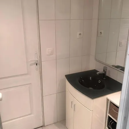T1 Confort Cote Jardin D Artiste Apartment